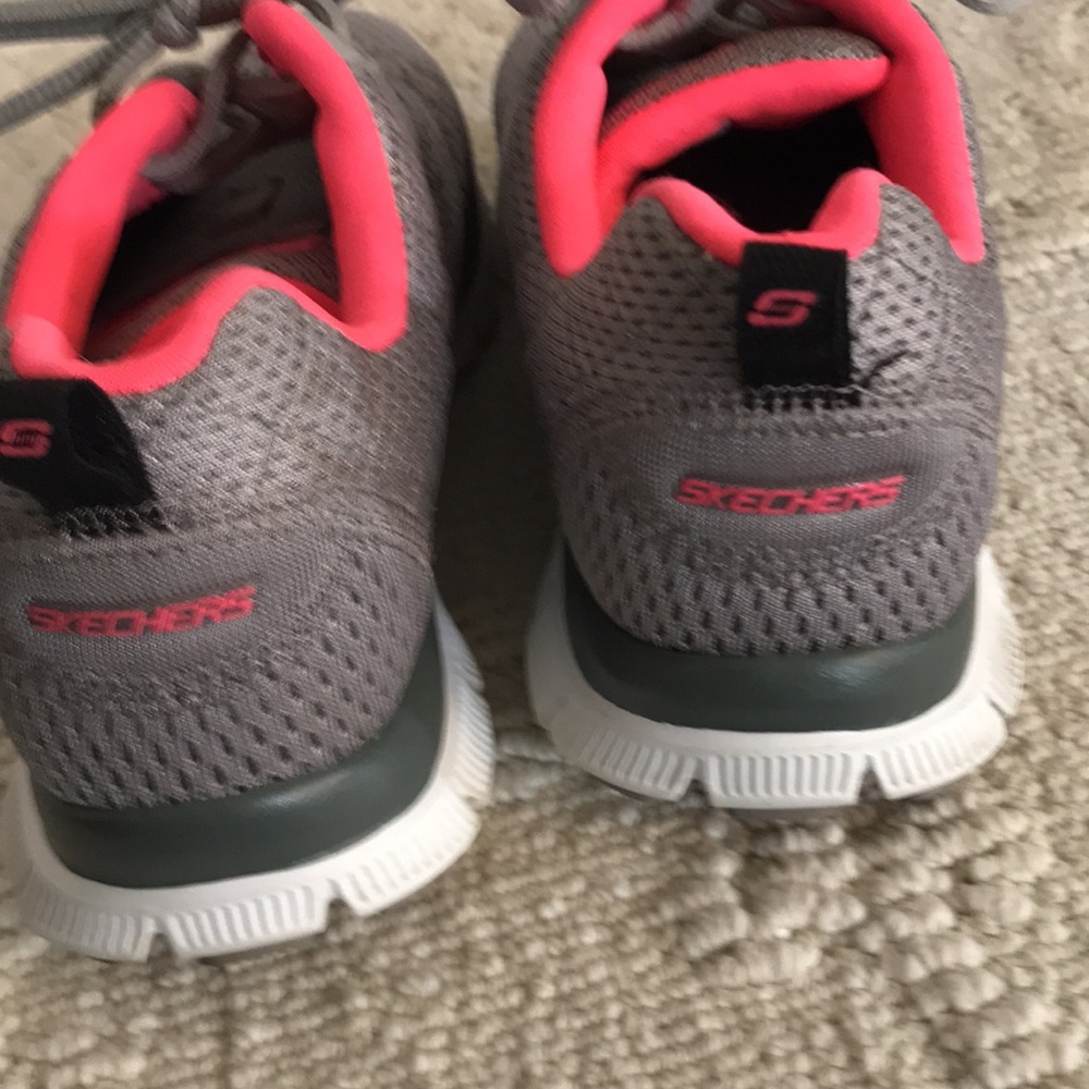 Skechers Good Condition Size 7 - image 7